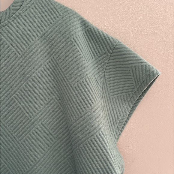 Green Oversized Boxy Cap Sleeve Top - Picture 3 of 5